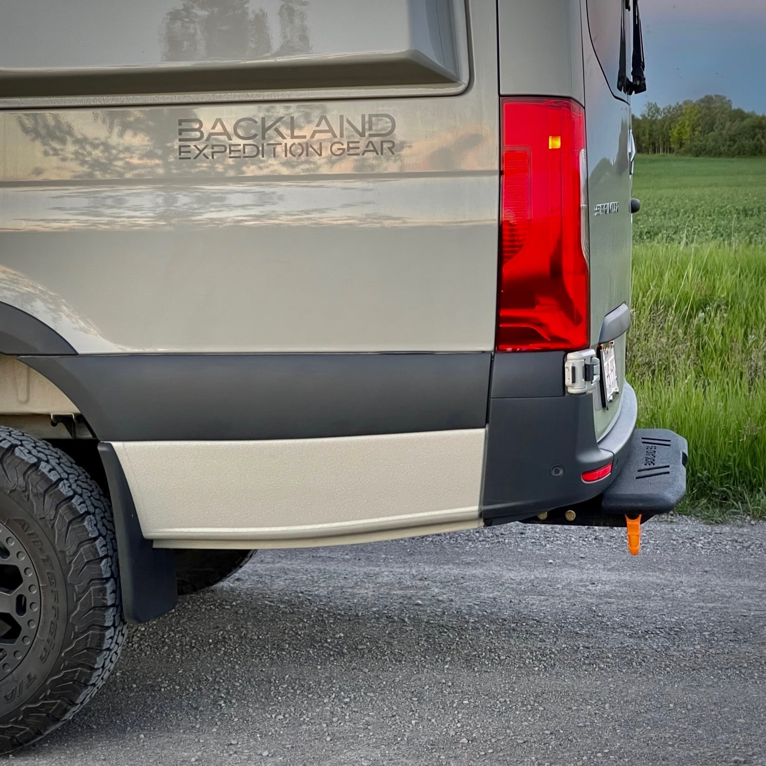 アウトバーンテール Backland Expedition - Sprinter Rear Bumper Step (APEX Series