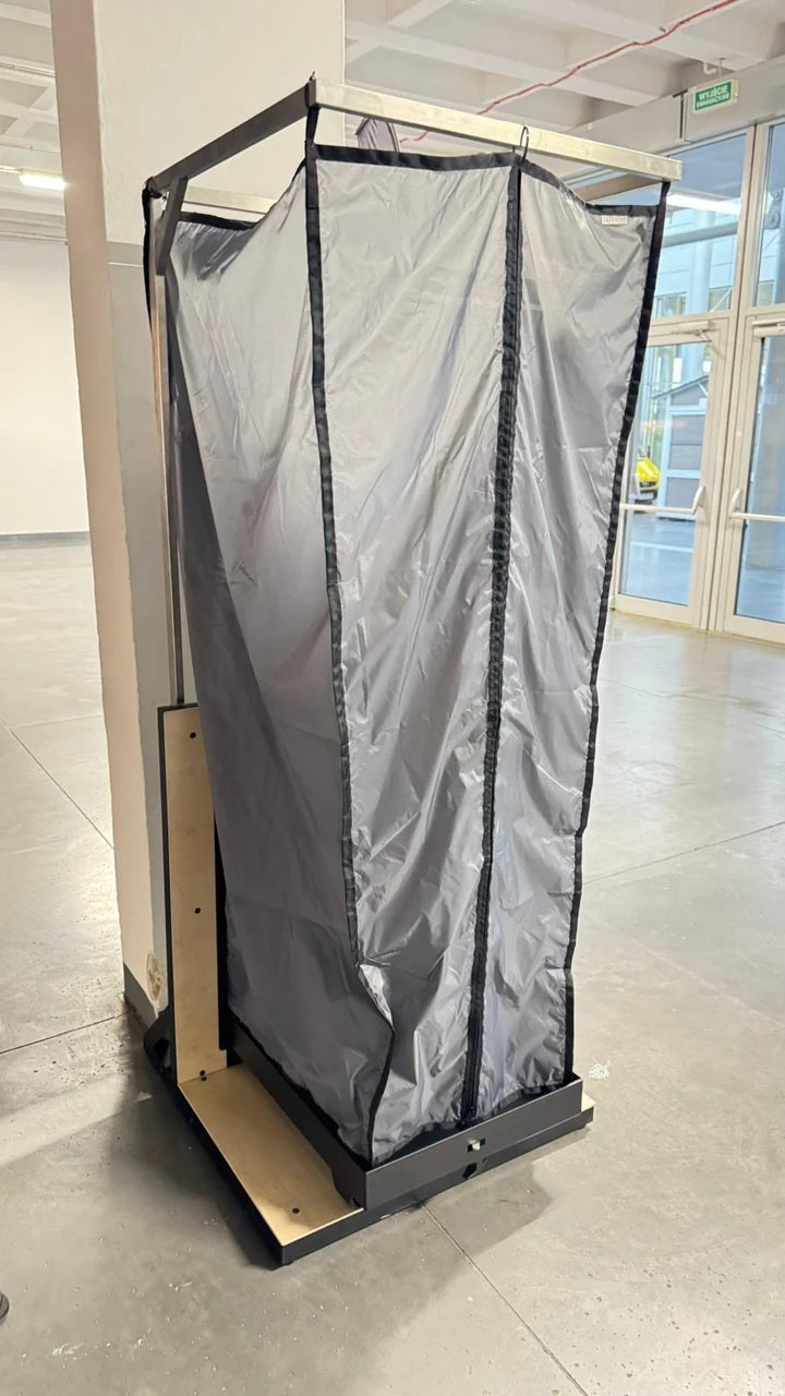 Folding Shower with Magnetic Curtain